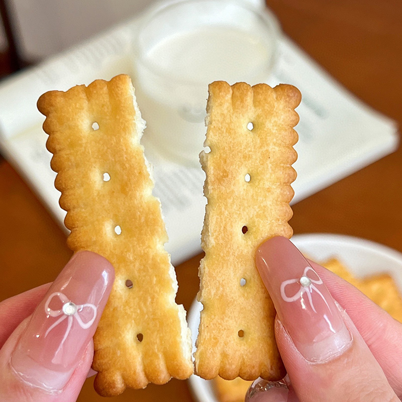 バター風味のミルクビスケット バター風味のミルクビスケット